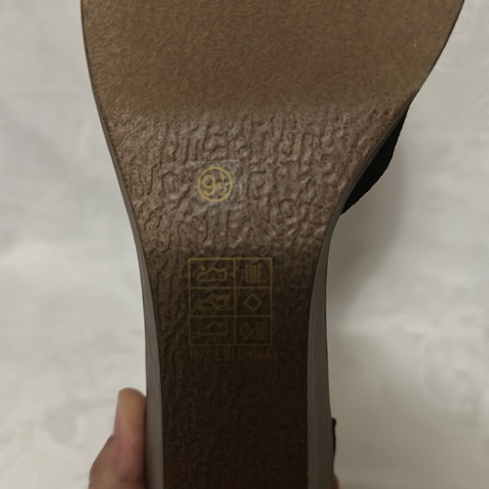 Journee Collection Women's Black Wedge Sandals - Picture 7 of 7
